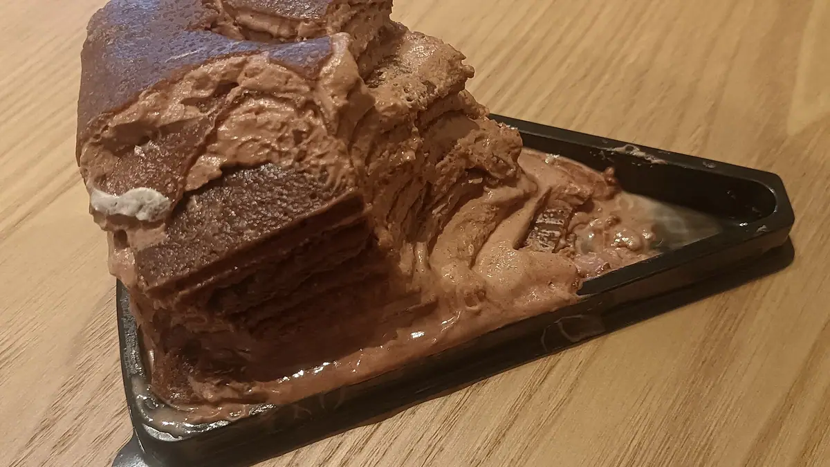 Sweets, Cakes & Vapes – cake shop in Loftus town centre
